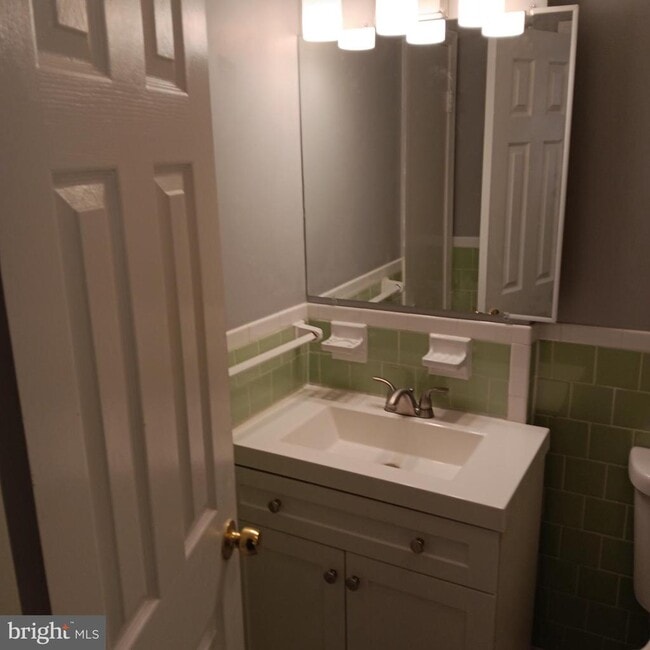 Building Photo - 1971 Addison Rd S