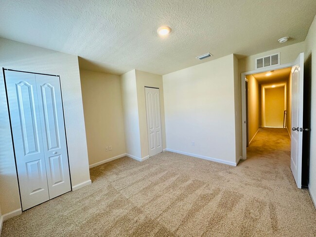 Building Photo - St. Augustine Beauty! 3/2.5 Townhome in th...