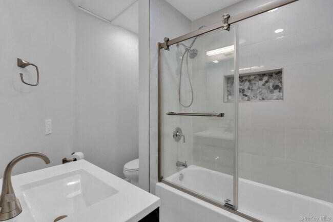 Building Photo - 21 Reading Rd