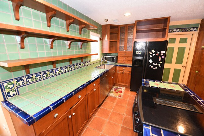 Building Photo - Gorgeous 4 BR 2+2 Baths Colonial - Finished Walk-Out Basement and Car Garage