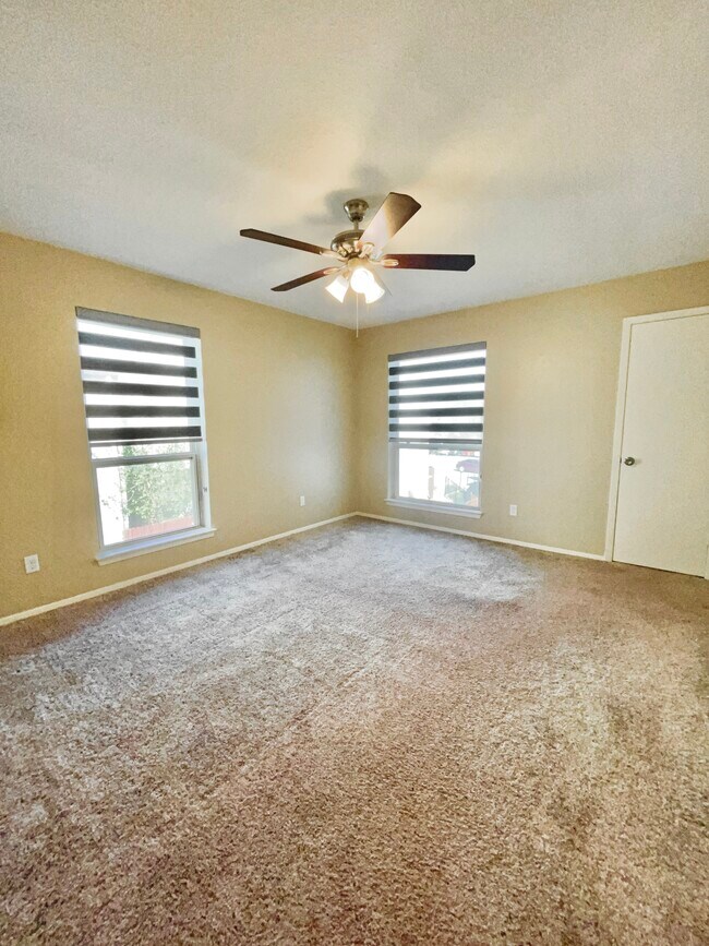 Building Photo - 919 S Weatherred Dr