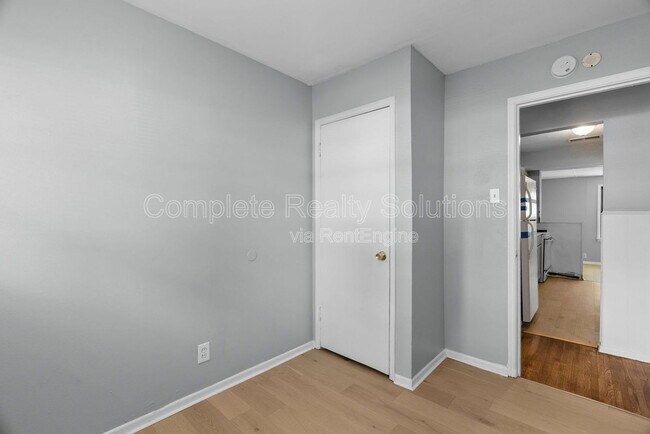 Building Photo - 416 Lanark Rd