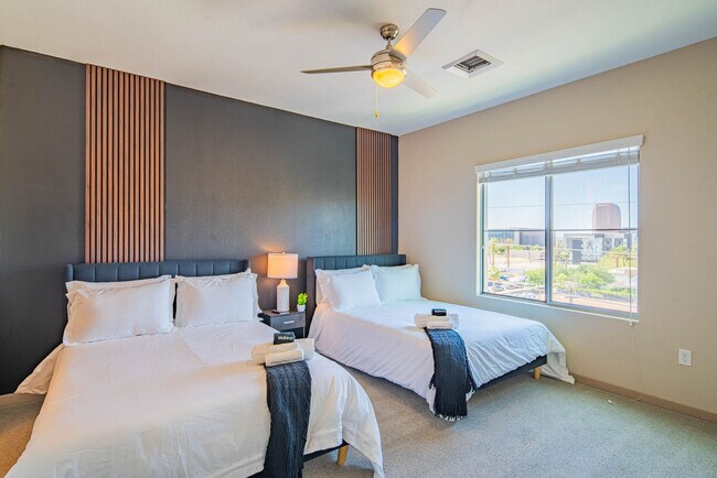 Building Photo - 295 E Roosevelt St