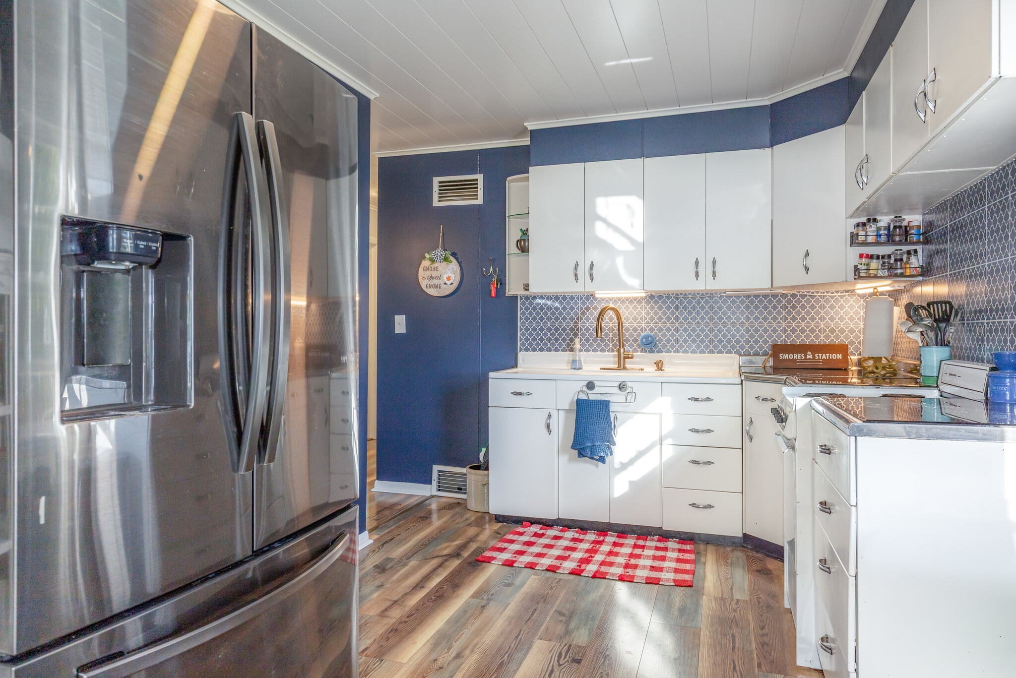 Building Photo - 15305 Silver Beach Dr