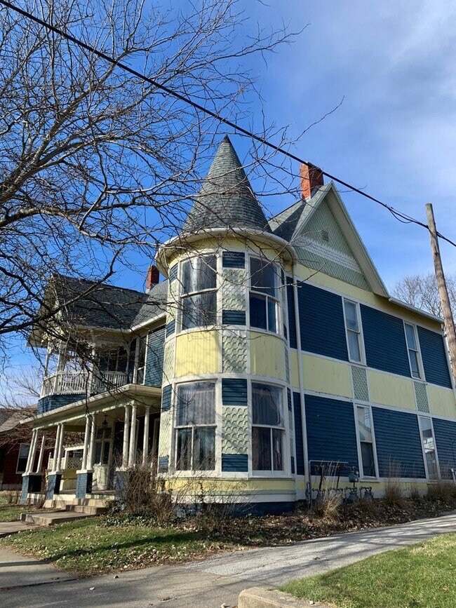 Building Photo - 514 W Kirkwood Ave