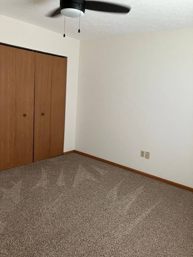 Building Photo - Charming 2-Bedroom Ranch in Peaceful Piqua...