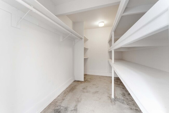 Building Photo - Incredible 4 bd 3 ba home