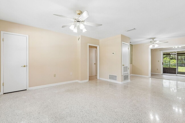 Building Photo - 2406 Husson Ave