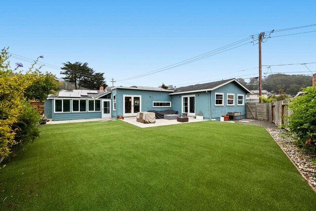 Building Photo - 796 Crespi Dr