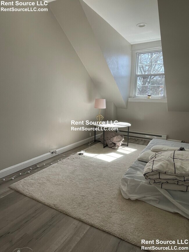 Building Photo - 73 Thorndike St