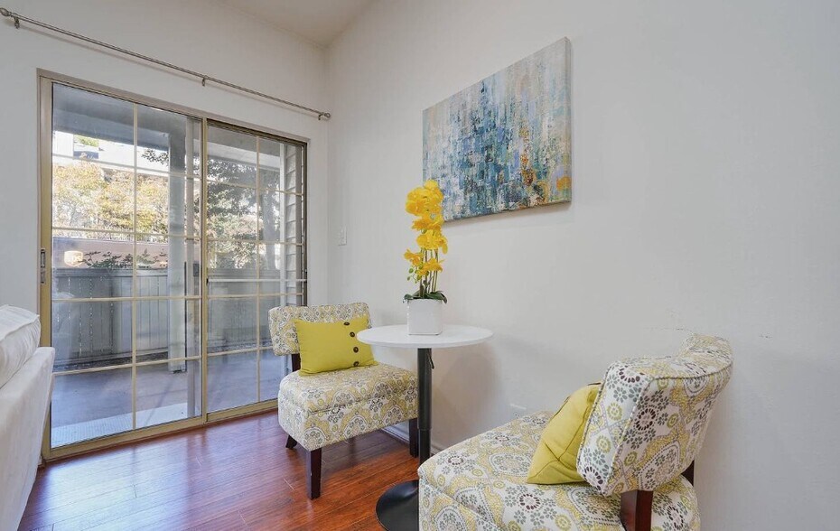 Building Photo - 3922 Penderview Dr