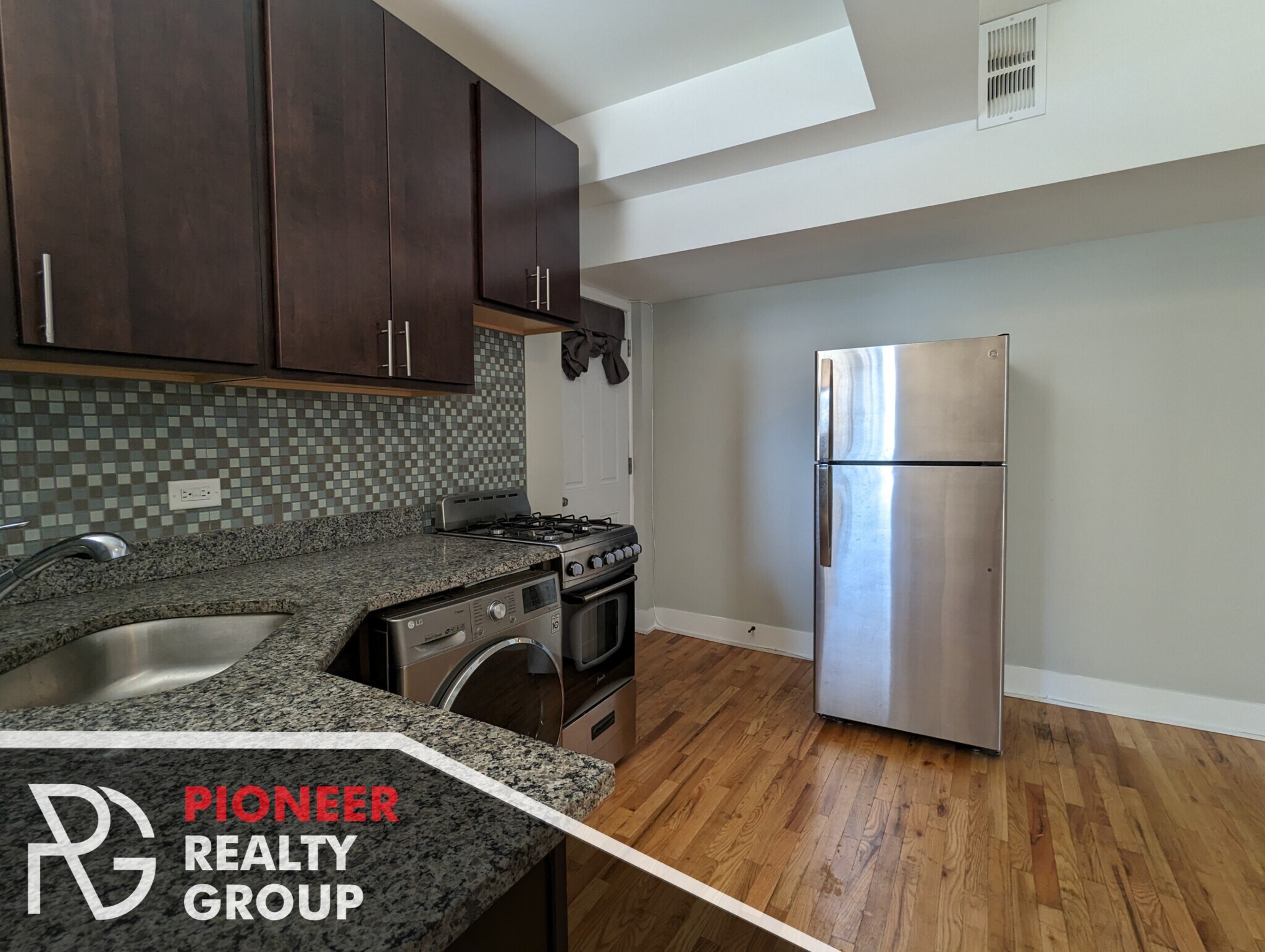 Building Photo - 2822 N Mildred Ave