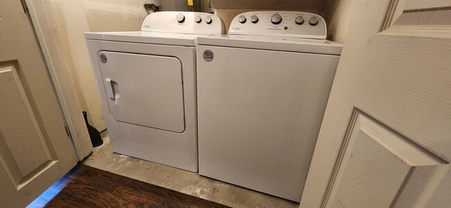 Building Photo - 420 N 19th Ave