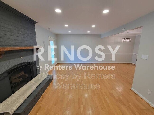 Building Photo - 914 Wildwood Square Ct