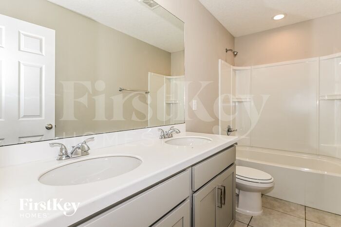 Building Photo - 1067 Persimmon Dr