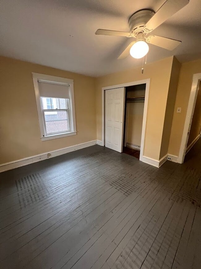 Building Photo - 4 Bedroom House