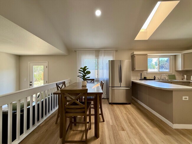 Building Photo - 411 Ruby Dr