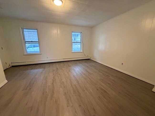 Building Photo - 26 Richmond Ln