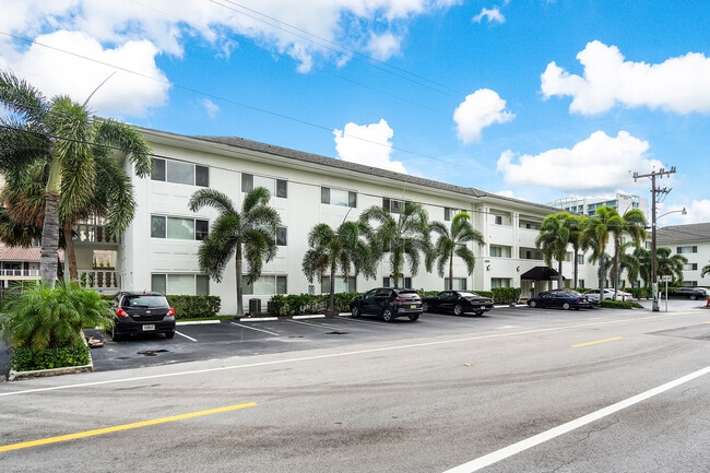 Building Photo - 2881 NE 32nd St