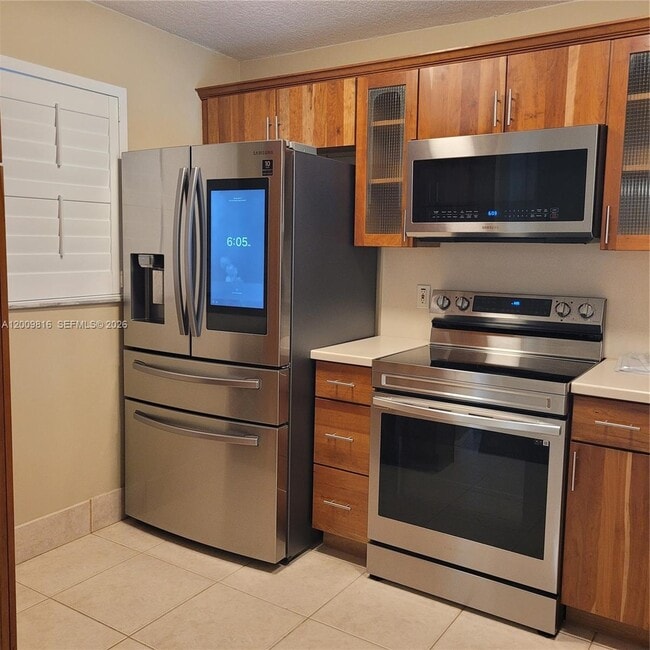 Building Photo - 1811 Sabal Palm Dr