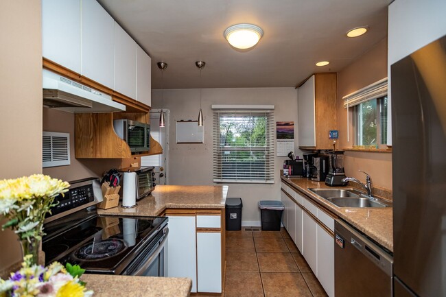 Building Photo - Adorable Ranch in Downtown Colorado Springs!