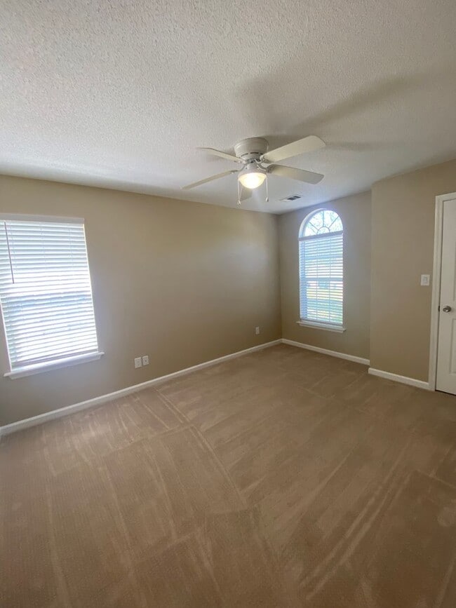 Building Photo - 1112 Panola Cir