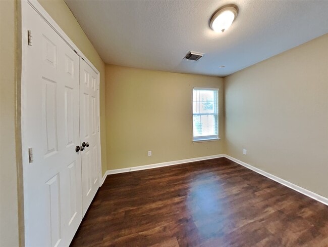 Building Photo - 6907 Oleander Grove Way