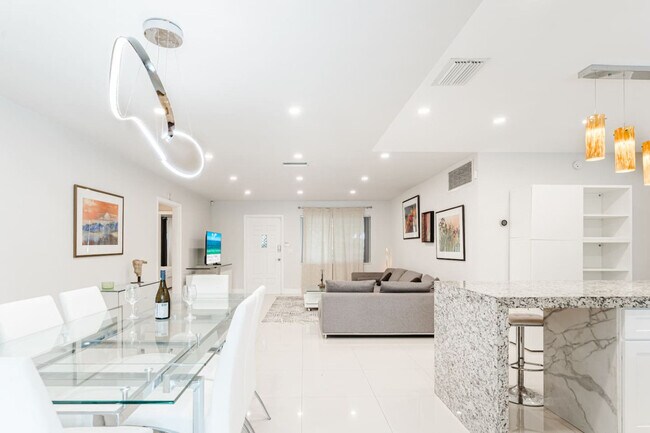 Building Photo - 4017 Monroe St