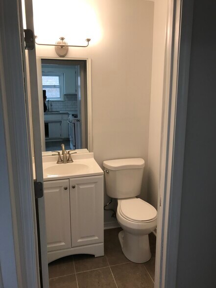 Building Photo - 8022 Oriole Ave