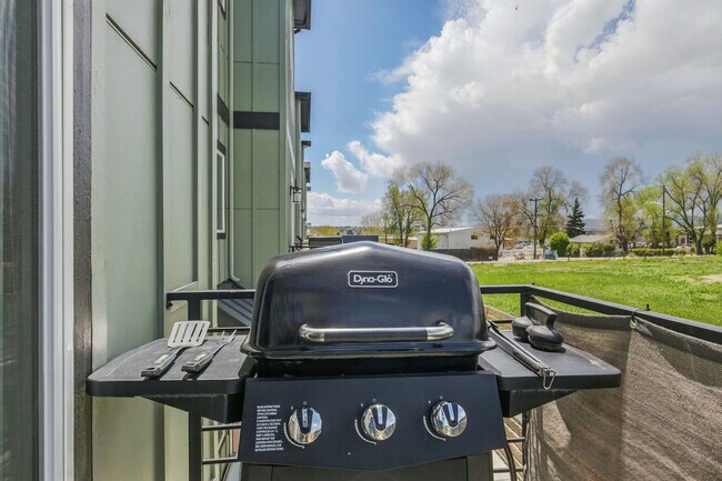 Building Photo - 6029 Benton St