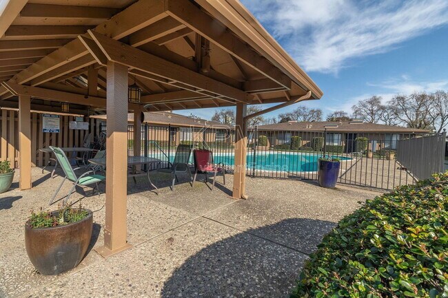 Building Photo - 1077 Rivara Rd