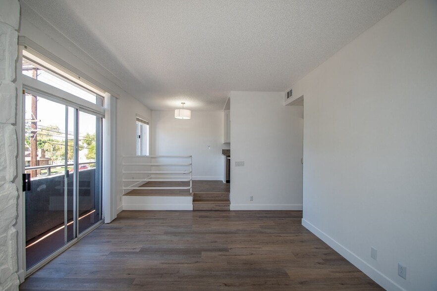 Building Photo - 11315 Moorpark St
