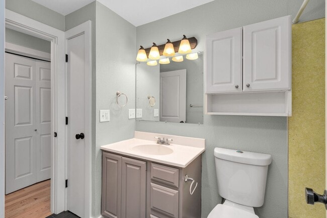 Building Photo - 9th Ct Duplex - AL-2402