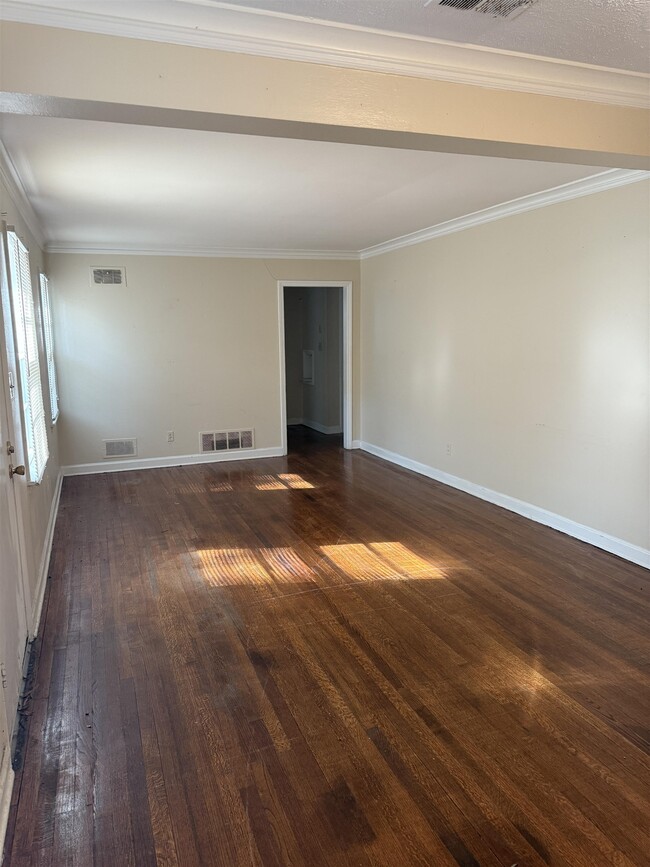 Building Photo - 1257 S Perkins Rd