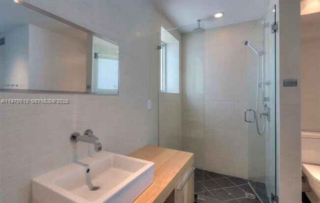 Building Photo - 1601 West Ave