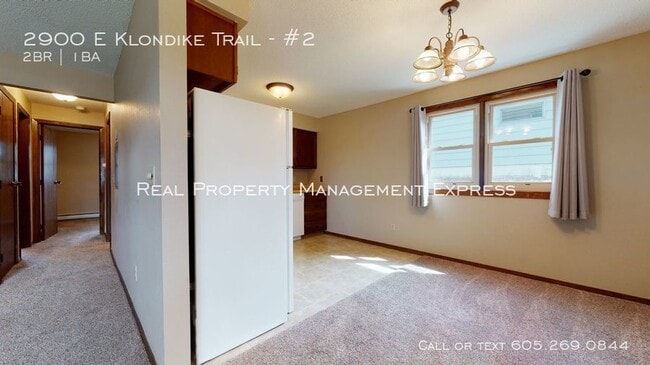 Building Photo - 2900 E Klondike Trail