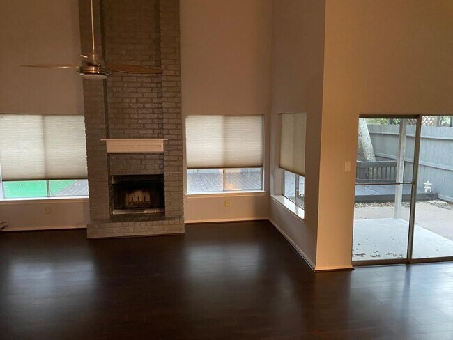 Building Photo - 12800 Briar Forest Dr