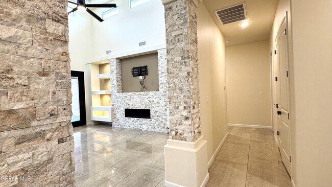 Building Photo - 12408 Fresh Water Dr