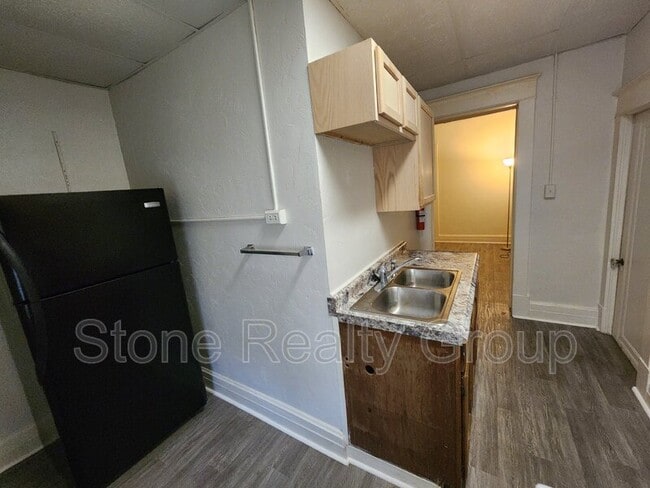 Building Photo - 508 S 5th St