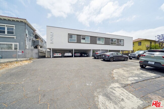 Building Photo - 252 S New Hampshire Ave