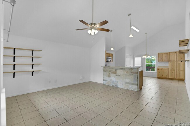 Building Photo - 2720 Golf Dr