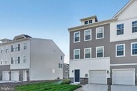 Building Photo - 120 Essex Dr