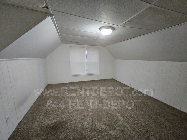 Building Photo - 109 E Eichel Ave