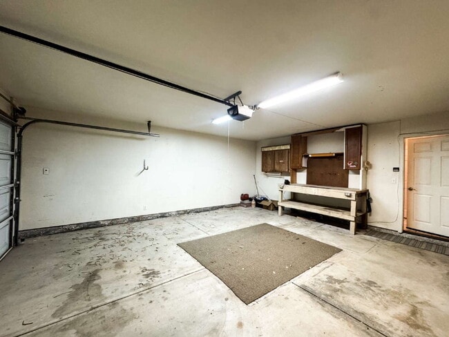 Building Photo - "Charming 3-Bedroom, 2-Bathroom Mesa Del S...