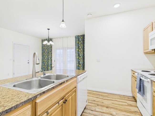 Building Photo - 835 Marquette Loop