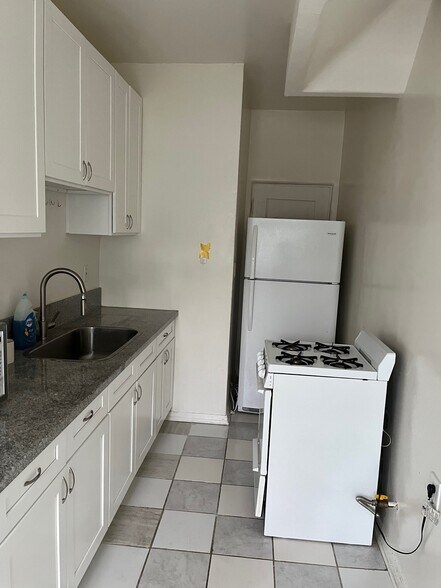 Building Photo - 945 Hilgard Ave