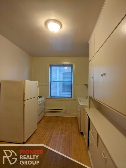 Building Photo - 1025 Dempster St