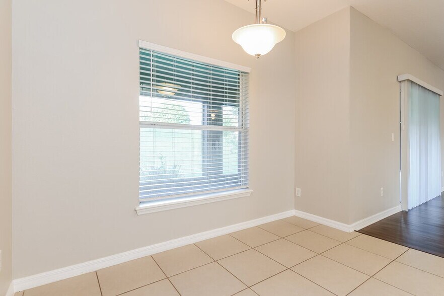 Building Photo - 13307 Tamarack Blvd