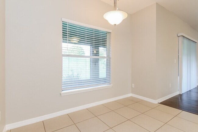 Building Photo - 13307 Tamarack Blvd