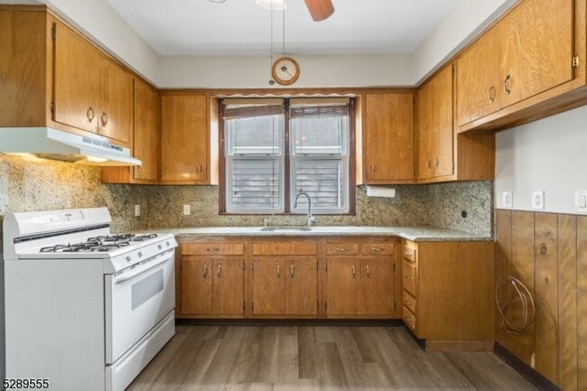 Building Photo - 31 Dawson Ave